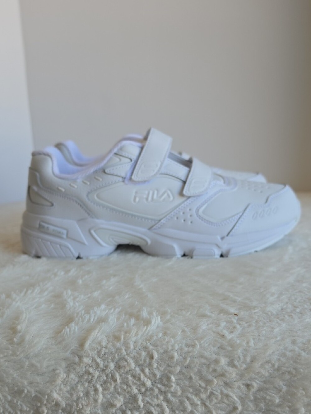 NIB Men's FILA Memory Decimus S White Velcro Training Shoes Size 9.5 4E Wide